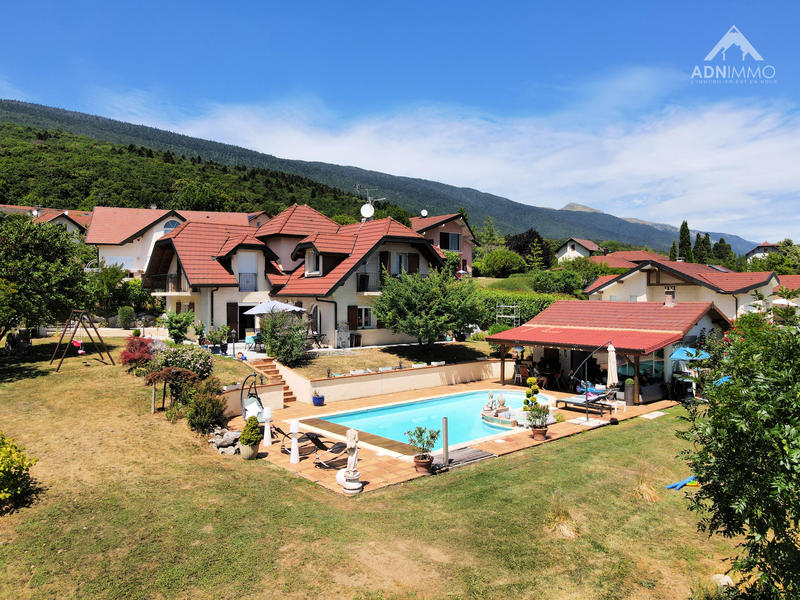 Maison - 212 m² - 5 pièces