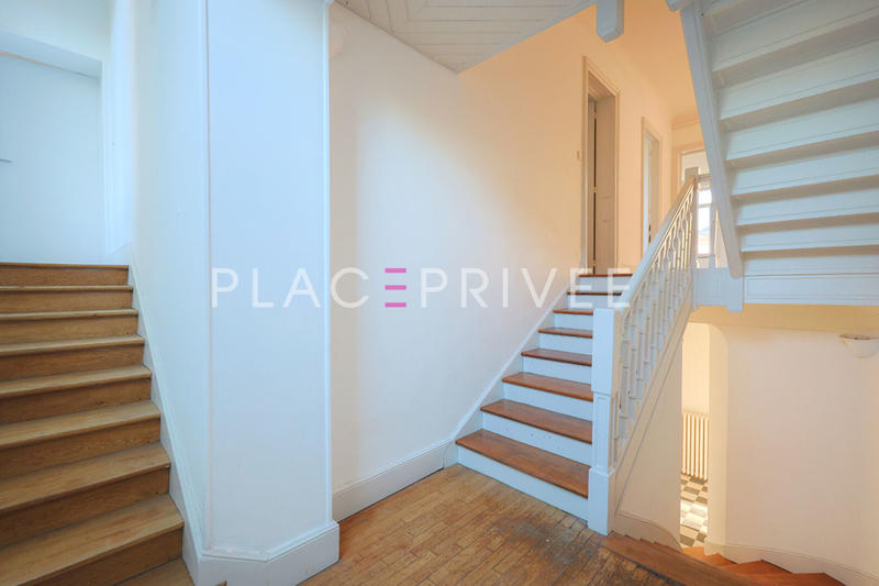 Demeure - 365 m² - 12 pièces