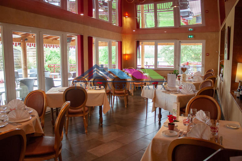 Local commercial - 1 800 m² - 25 pièces