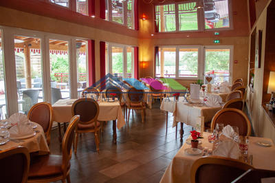 Local commercial - 1 800 m² - 25 pièces