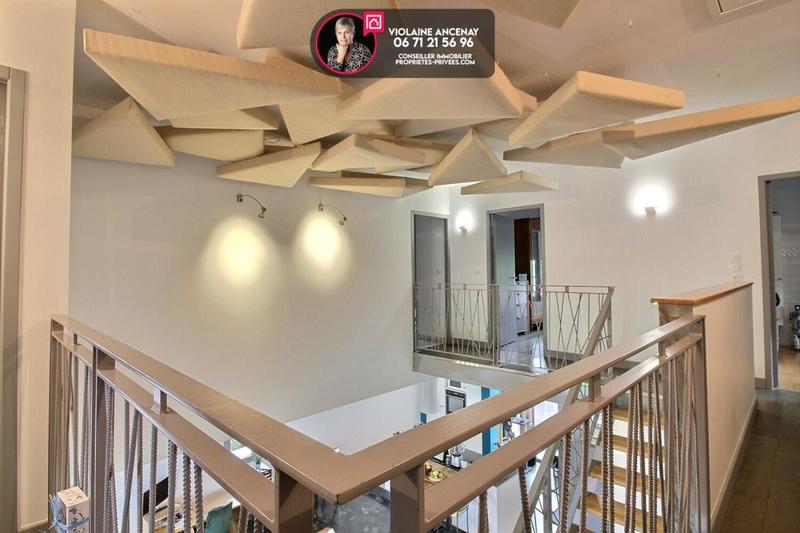 Maison - 340 m² - 13 pièces