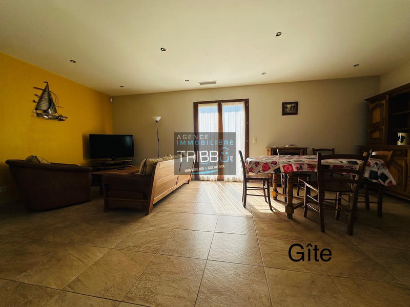 Maison - 228 m² - 10 pièces