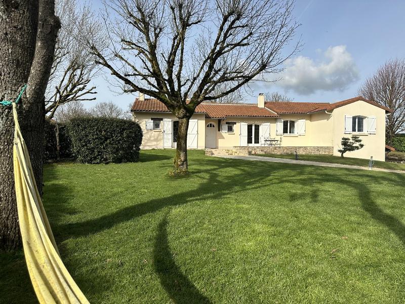Maison - 212 m² - 8 pièces