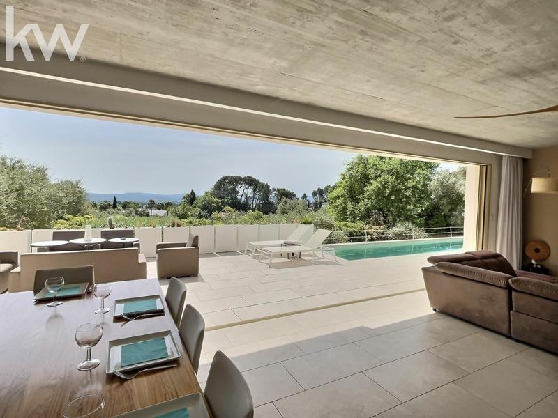 Maison contemporaine - 239 m² - 8 pièces