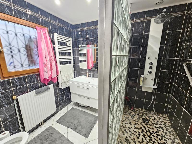 Maison - 270 m² - 15 pièces