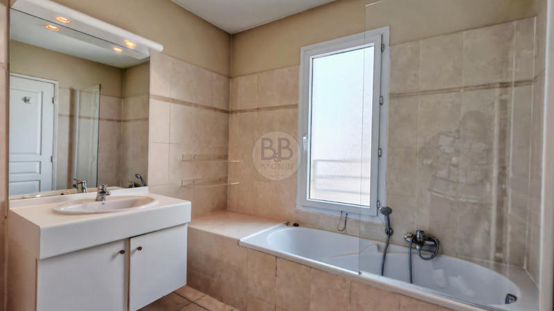 Appartement - 90 m² - 4 pièces