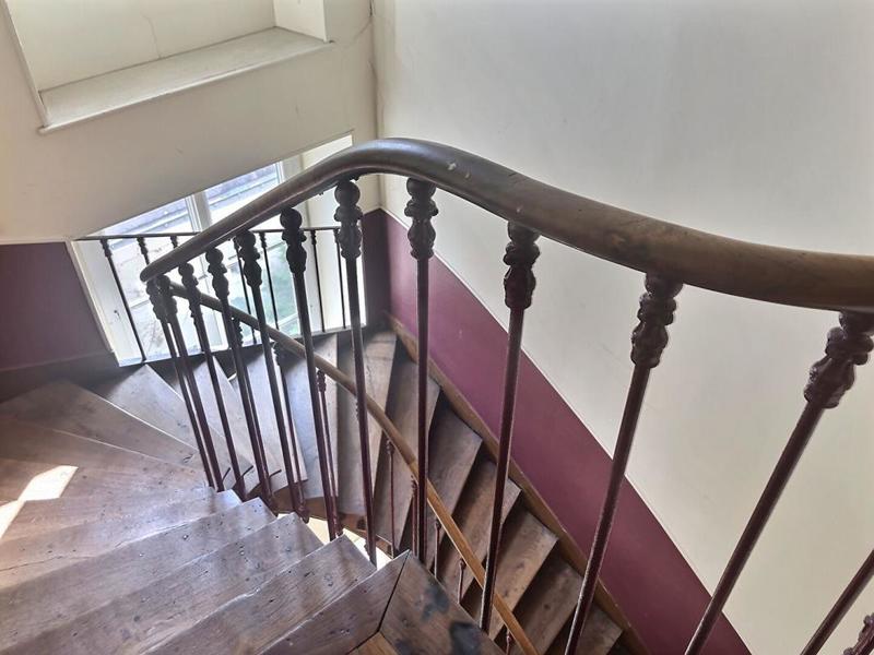 Studio - 120 m² - 7 pièces