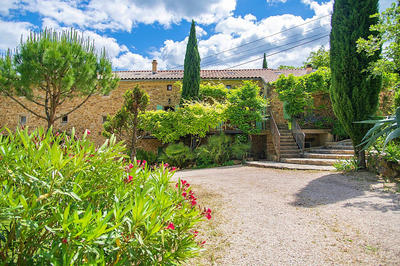 Mas - 668 m² - 27 pièces