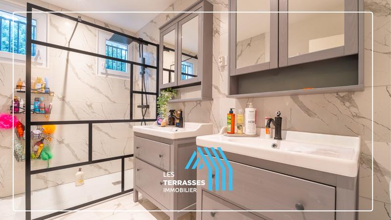 Maison - 280 m² - 9 pièces