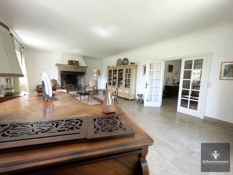 Maison - 318 m² - 11 pièces