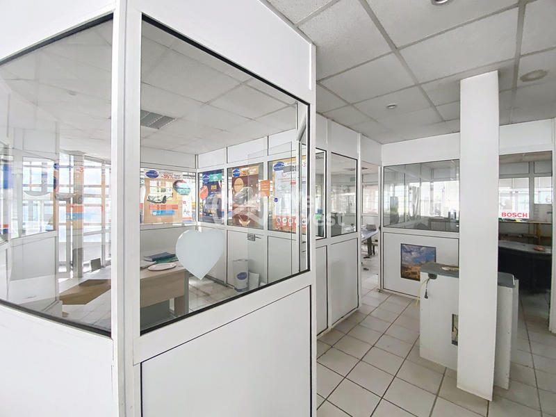 Local commercial - 1 900 m²