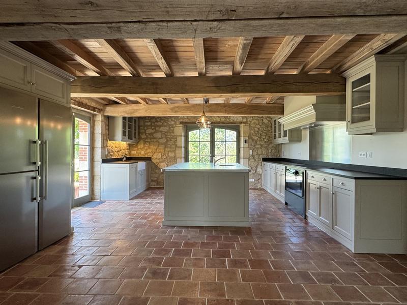 Maison - 445 m² - 10 pièces