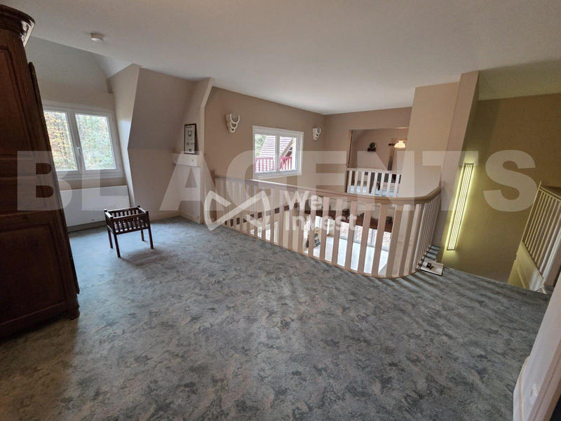 Maison - 213 m² - 7 pièces