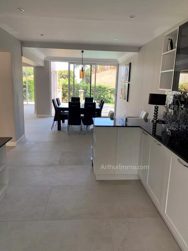 Maison - 320 m² - 7 pièces