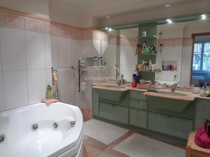 Maison - 240 m² - 10 pièces