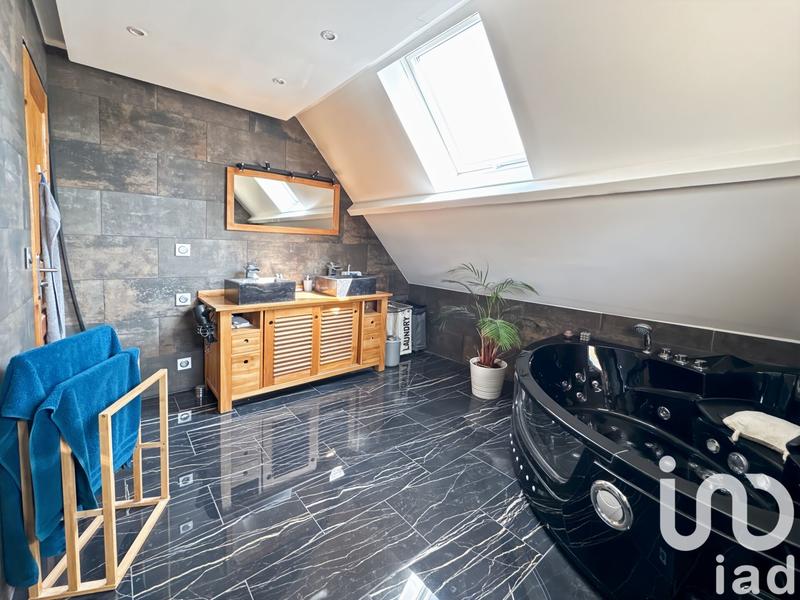 Maison - 140 m² - 7 pièces