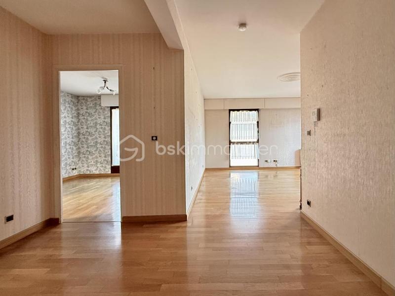 Appartement - 80 m² - 3 pièces