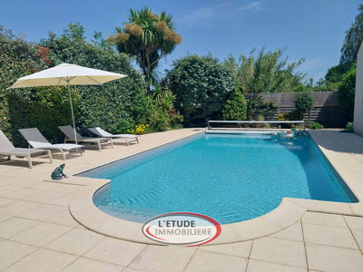 Villa - 222 m² - 8 pièces