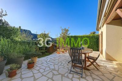 Maison traditionnelle - 140 m² - 6 pièces