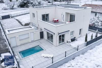 Villa - 228 m² - 8 pièces