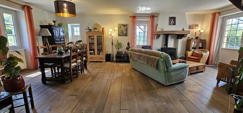 Maison - 249 m² - 4 pièces