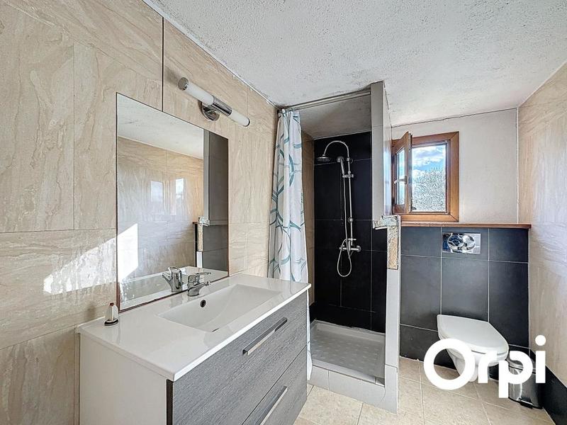 Maison - 239 m² - 8 pièces