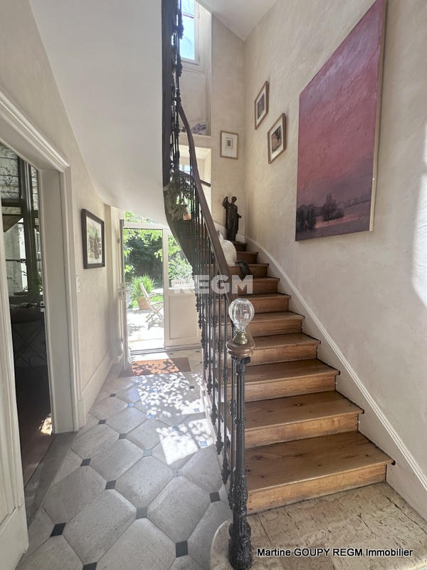 Maison - 290 m² - 11 pièces