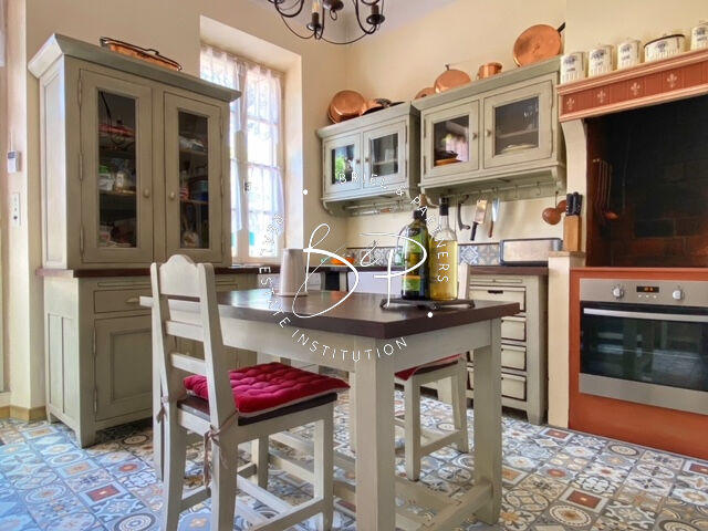 Maison - 315 m² - 13 pièces