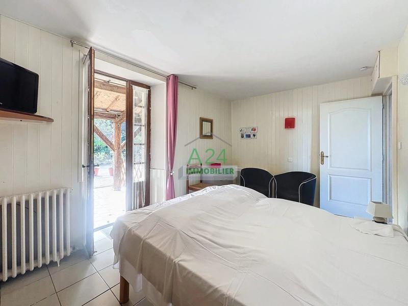 Maison - 500 m² - 18 pièces