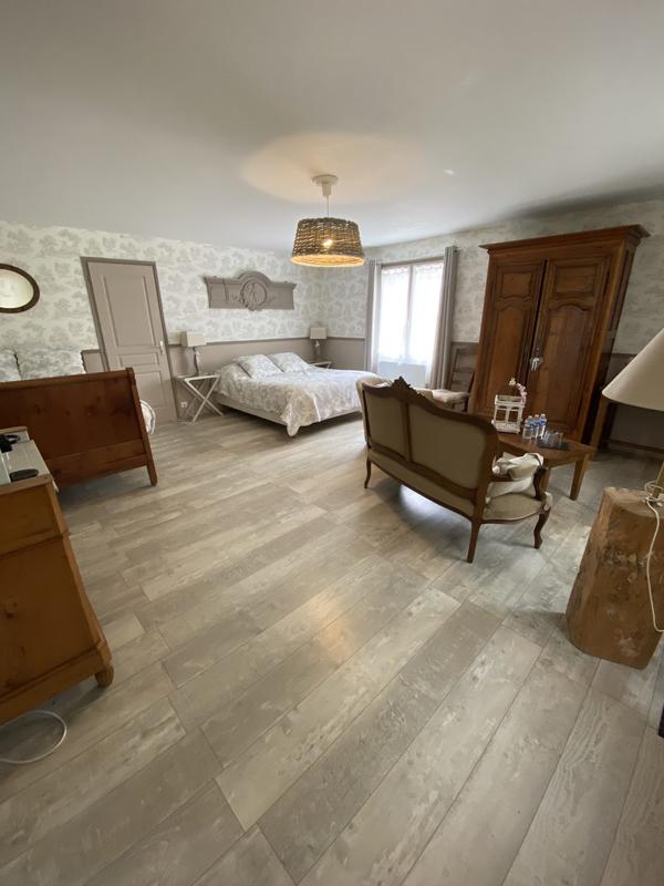 Maison traditionnelle - 462 m² - 12 pièces