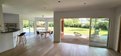 Maison contemporaine - 280 m² - 8 pièces