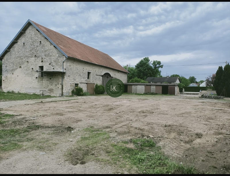 Maison - 300 m² - 1 pièce