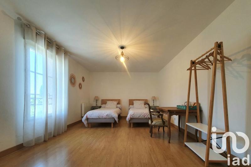 Maison - 218 m² - 8 pièces