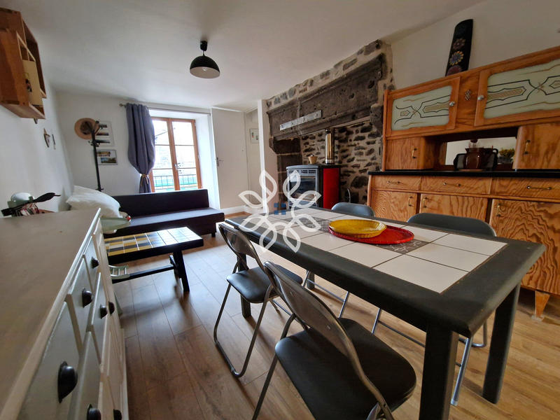 Maison - 236 m² - 9 pièces