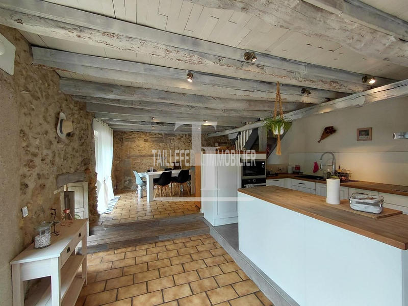 Maison - 230 m² - 8 pièces