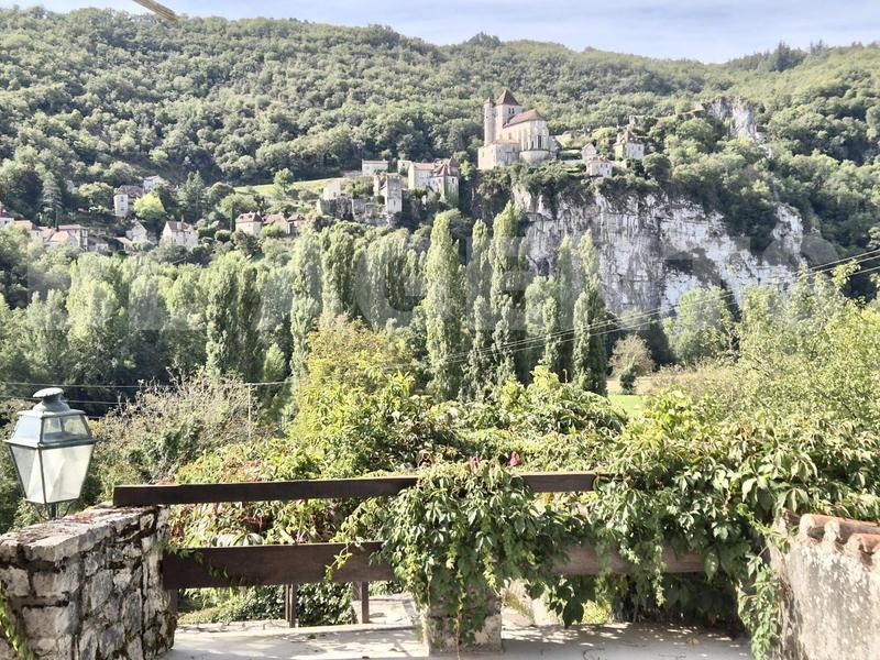 Maison - 257 m² - 11 pièces