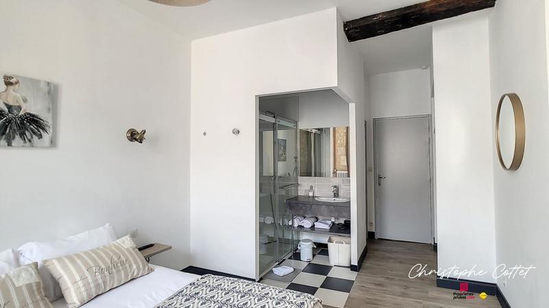 Maison - 330 m² - 9 pièces