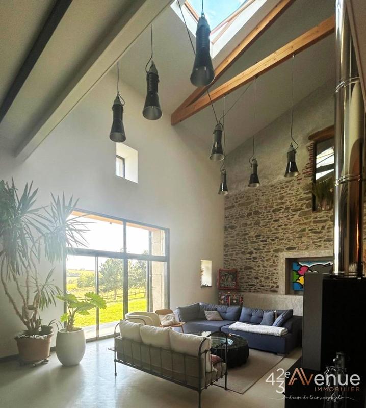 Maison - 375 m² - 9 pièces