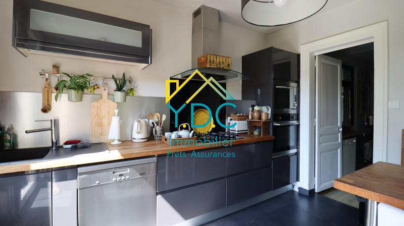 Maison - 166 m² - 8 pièces