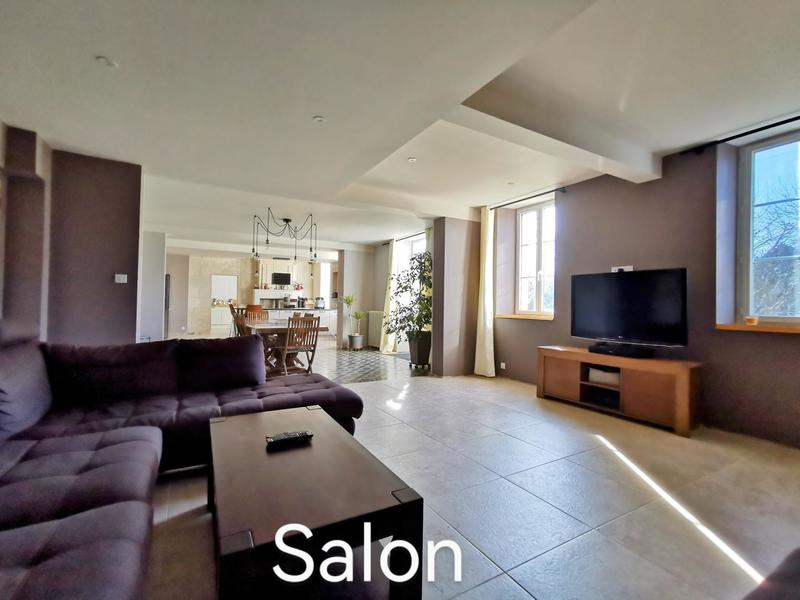 Maison - 325 m² - 10 pièces