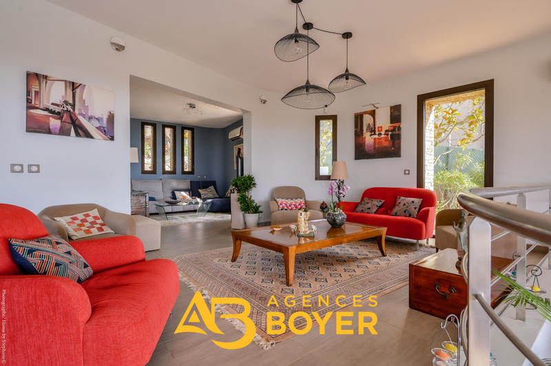 Maison - 300 m² - 8 pièces