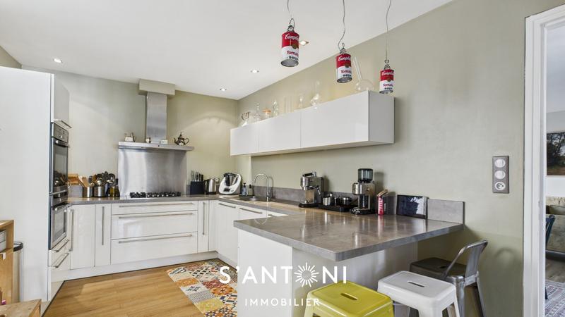 Maison - 196 m² - 5 pièces