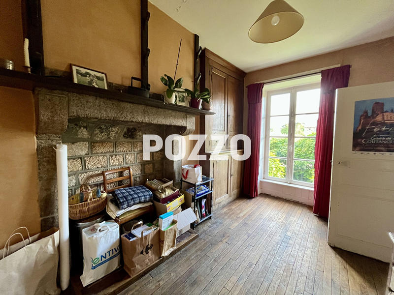Maison - 250 m² - 12 pièces