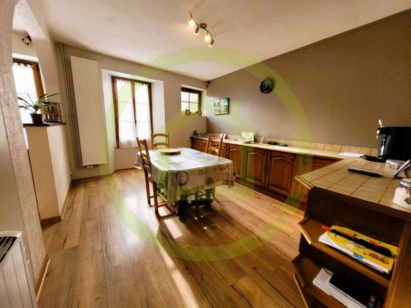 Maison - 275 m² - 8 pièces