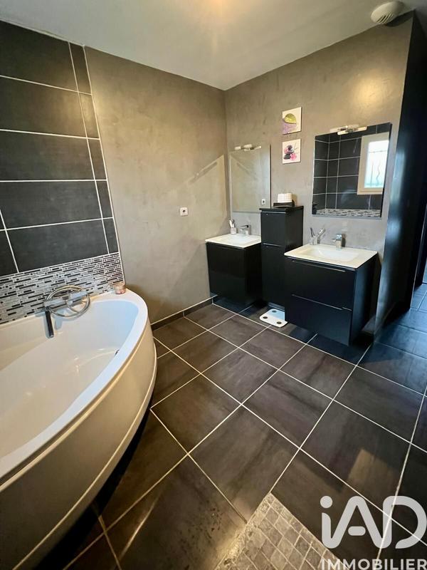 Maison - 144 m² - 8 pièces