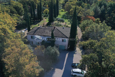 Mas - 400 m² - 14 pièces