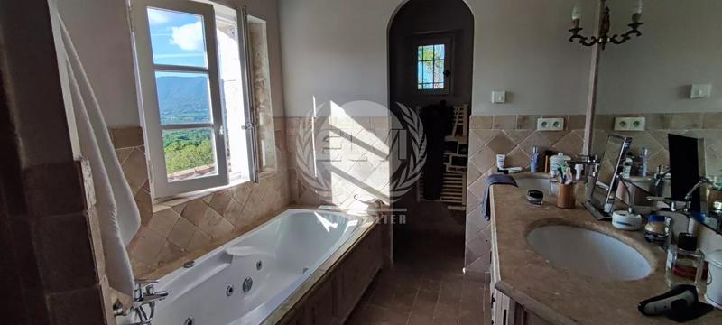 Maison - 280 m² - 10 pièces