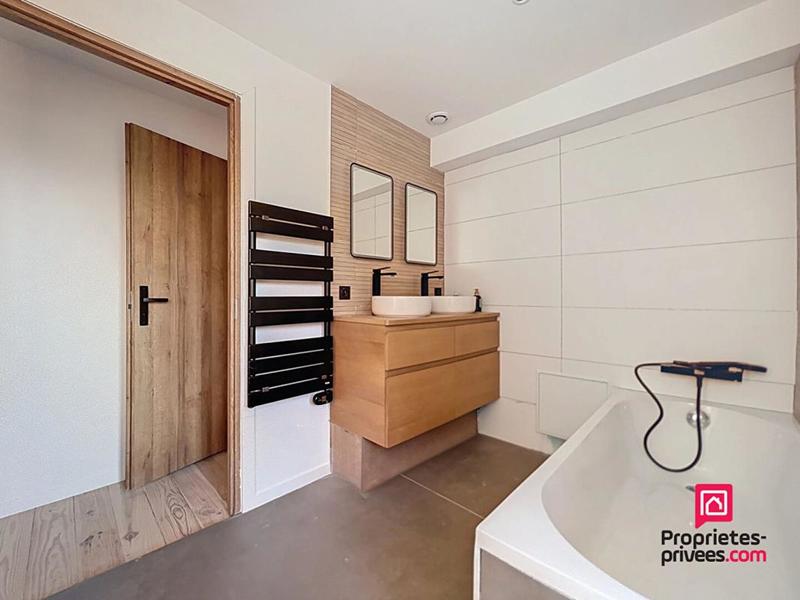 Maison - 220 m² - 8 pièces