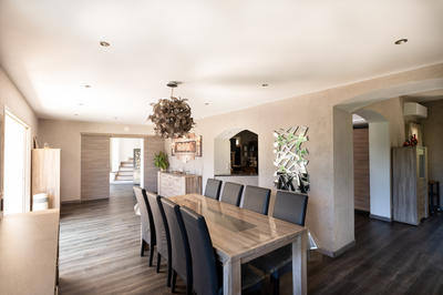 Propriété - 325 m² - 8 pièces