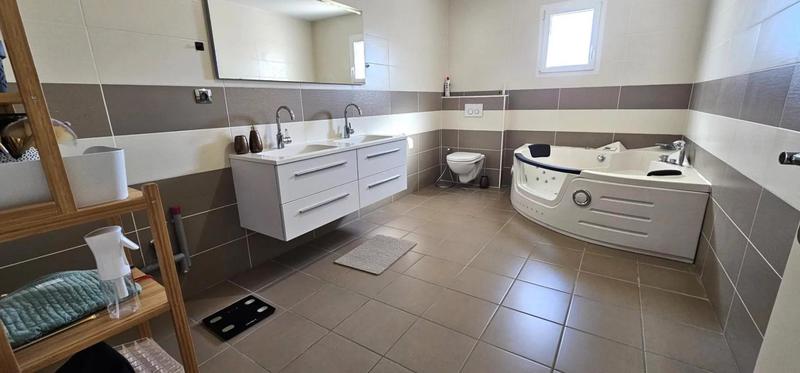 Villa - 259 m² - 8 pièces